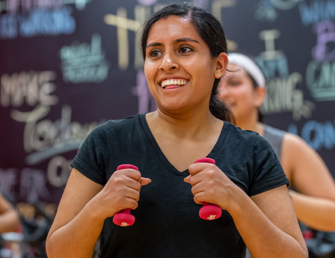 kickboxing-670 People participating in a kickboxing class at Sequoia Wellness.